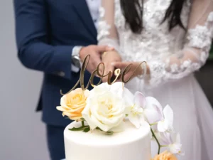 How to choose the perfect wedding anniversary gift